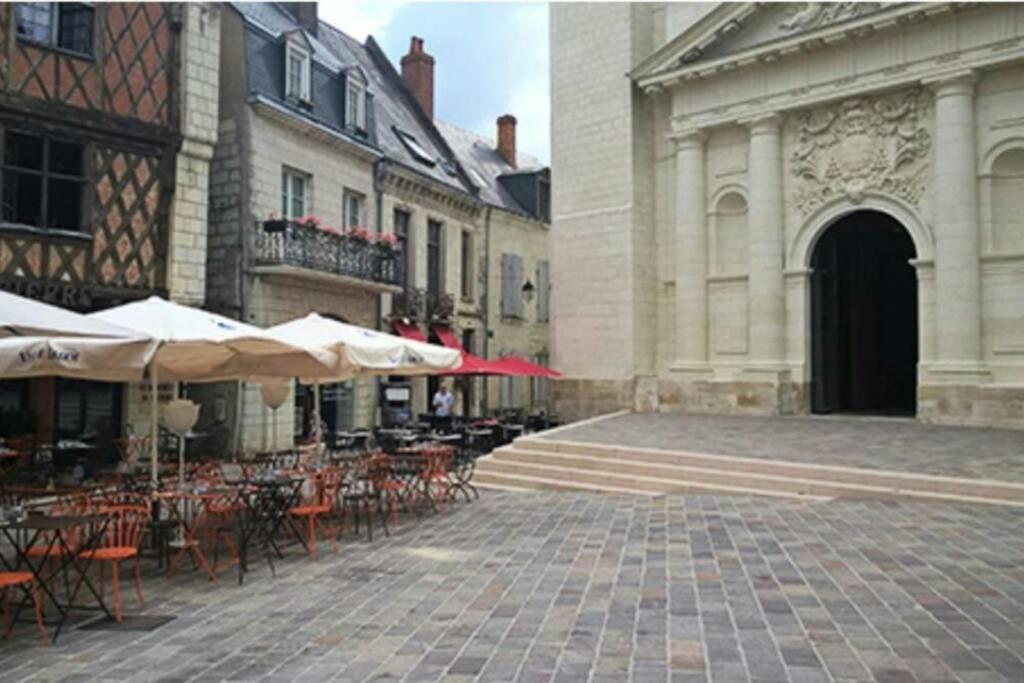 Appart Centre Ville Bords De Loire Saumur Exterior photo